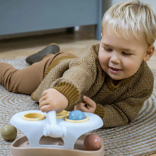 Erstes Spielzeug